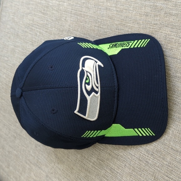 Seattle Seahawks New Era 2021 NFL Sideline 39 Thirty Flex Hat Fitted - Picture 11 of 11